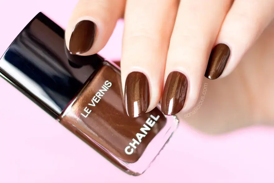 How To Get The Perfect Light Brown Nails Color backstageviral.com